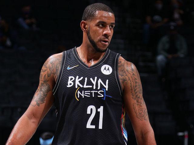 他继续留在 他继续留在