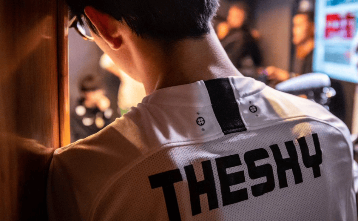 替补席上的 替补席上的