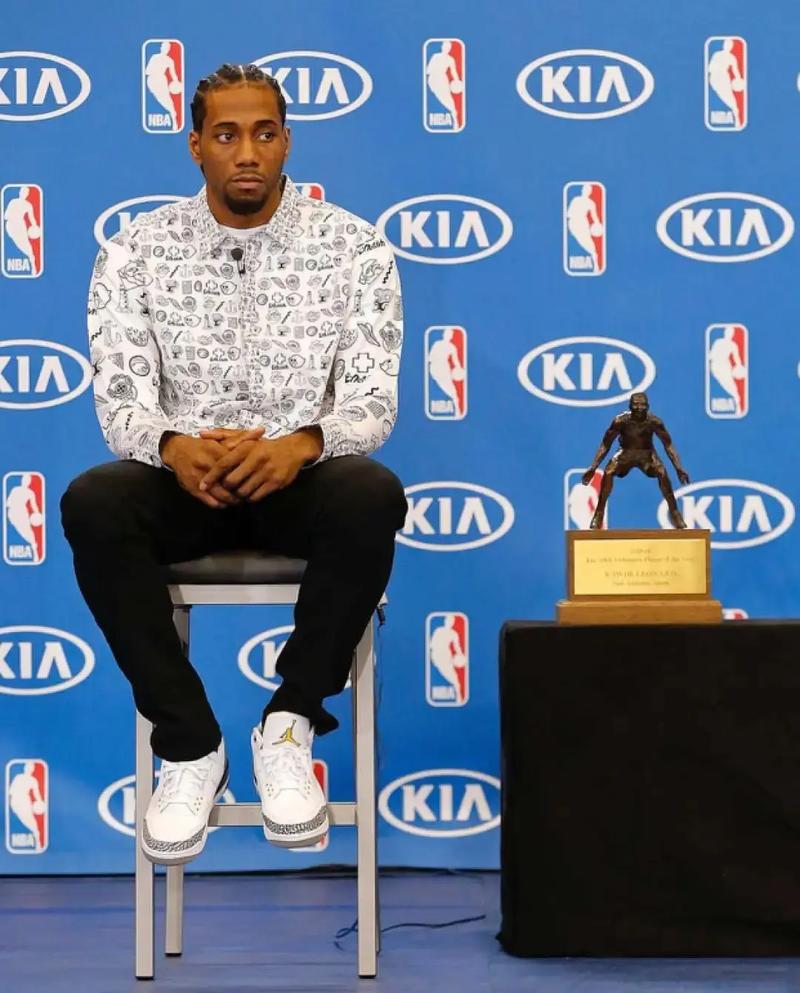 救火队员！阿隆-维金斯首节替补5分钟5中4拿到9分 三分2中1